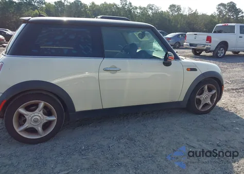 2006 Mini Cooper z USA, uszkodzony, nr VIN WMWRC33506TK18077